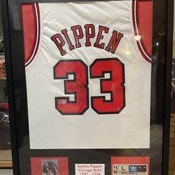 Scottie Pippen Signed / Framed Jersey