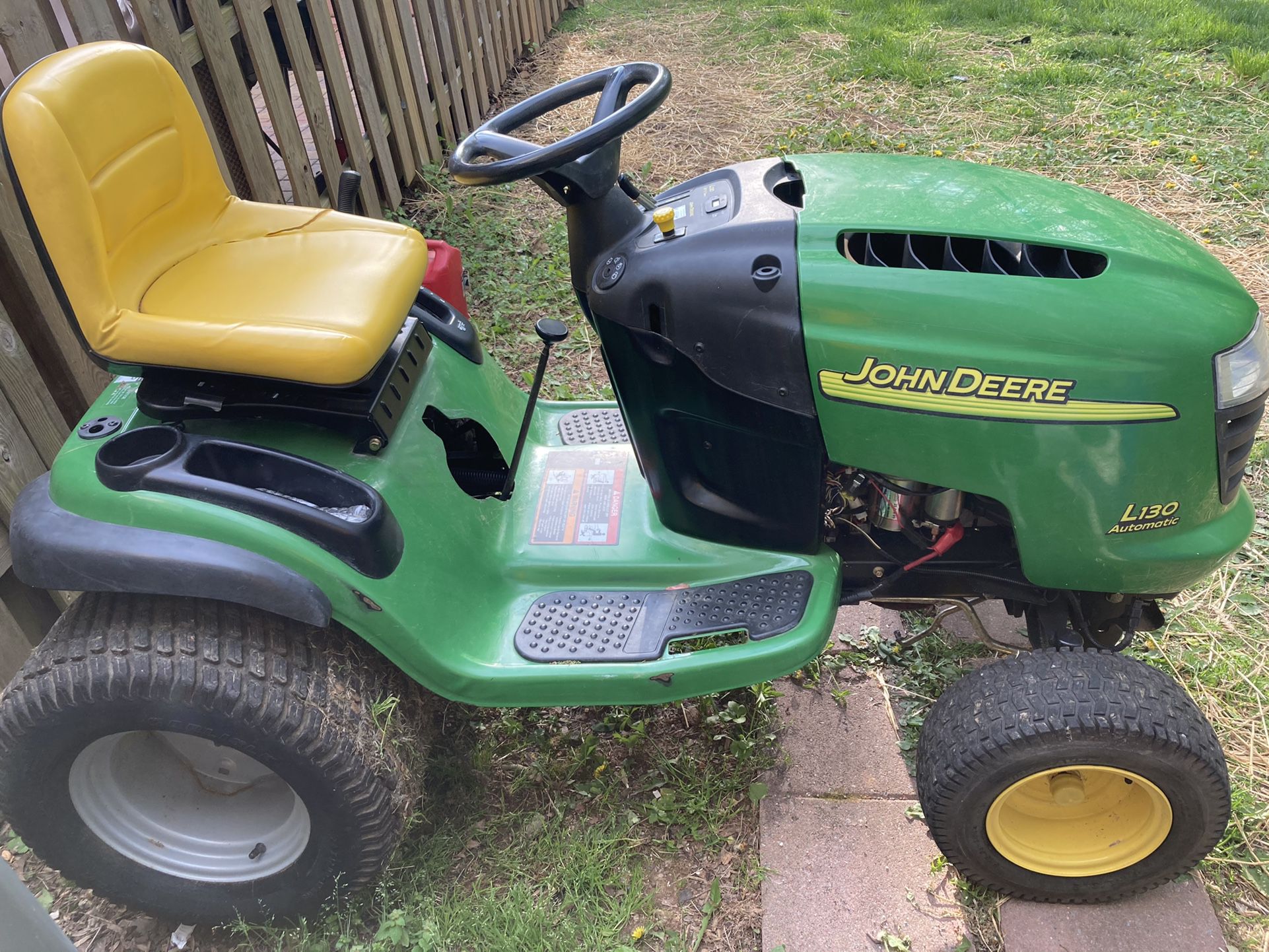 John Deer (manual 3 Speed)lawn Mower /tractor 