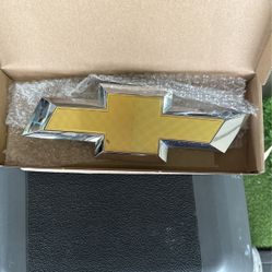 Chevy Colorado Bowtie Emblem For Front Grille And Back Tailgate 