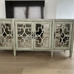 Console Cabinet With 4 Mirrored Door