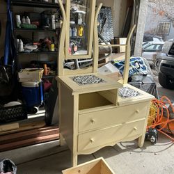 Vintage Vanity Dresser With Mirror