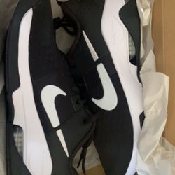 Women’s Zoom Bella 6