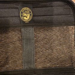 Travel in Style with Your Pet! 🐾
Brand-new Sherpa Large Pet Carrier