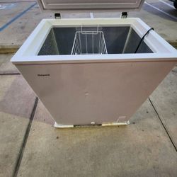 Hotpoint Deepfreezer 4.9 Cu Ft