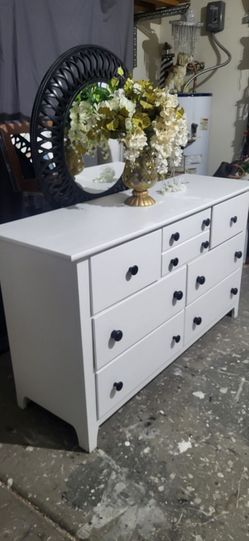Beautiful Farmhouse Stanley Co. Dresser. Solid Wood Excellent Condition