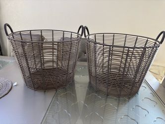 Set of 2 large woven  storage   Baskets with  handles