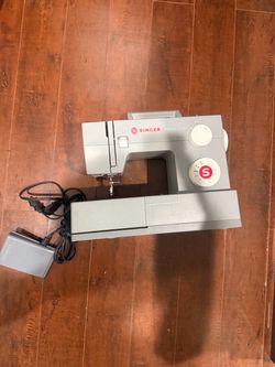 Singer Heavy Duty Sewing Machine with Foot Pedal
