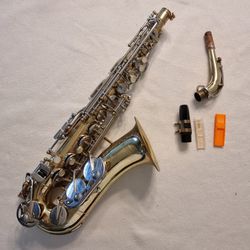 Armstrong 3000 Saxophone w Case
