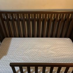 Convertible Crib/ Toddler Bed