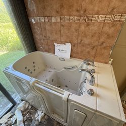 Handicap tub With Jets Jacuzzi 