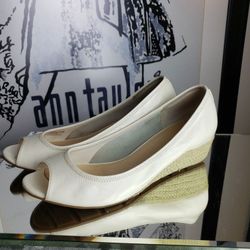 COLE HAHN WHITE WEDGE SHOES SIZE 9.5