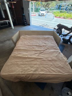 Cream Sleeper Sofa / Pull-Out Sofa Bed