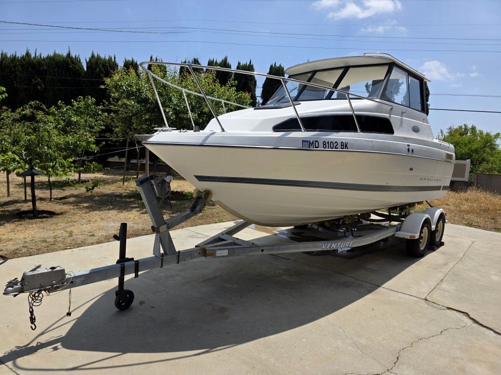 2001 Bayliner 2252
