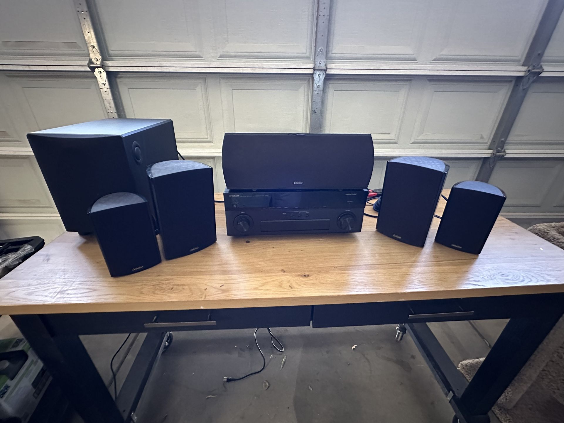 5.1 Surround Sound System Yamaha Definitive Technology 