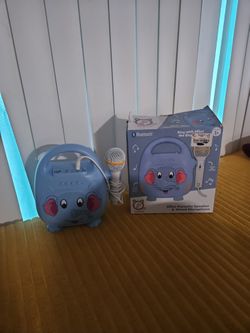 The item shown is a Vivitar Singimals Kids Karaoke Speaker featuring Elliot the Elephant.
Model: Elliot the Elephant
Features: Includes a wired micro