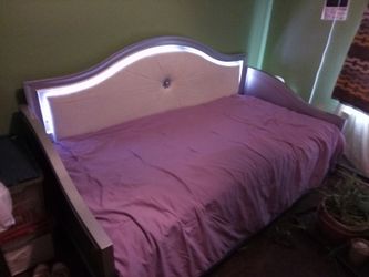 Girls pink Bed& Dresser