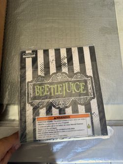 Beetlejuice Mezco One 12 Deluxe Brand New