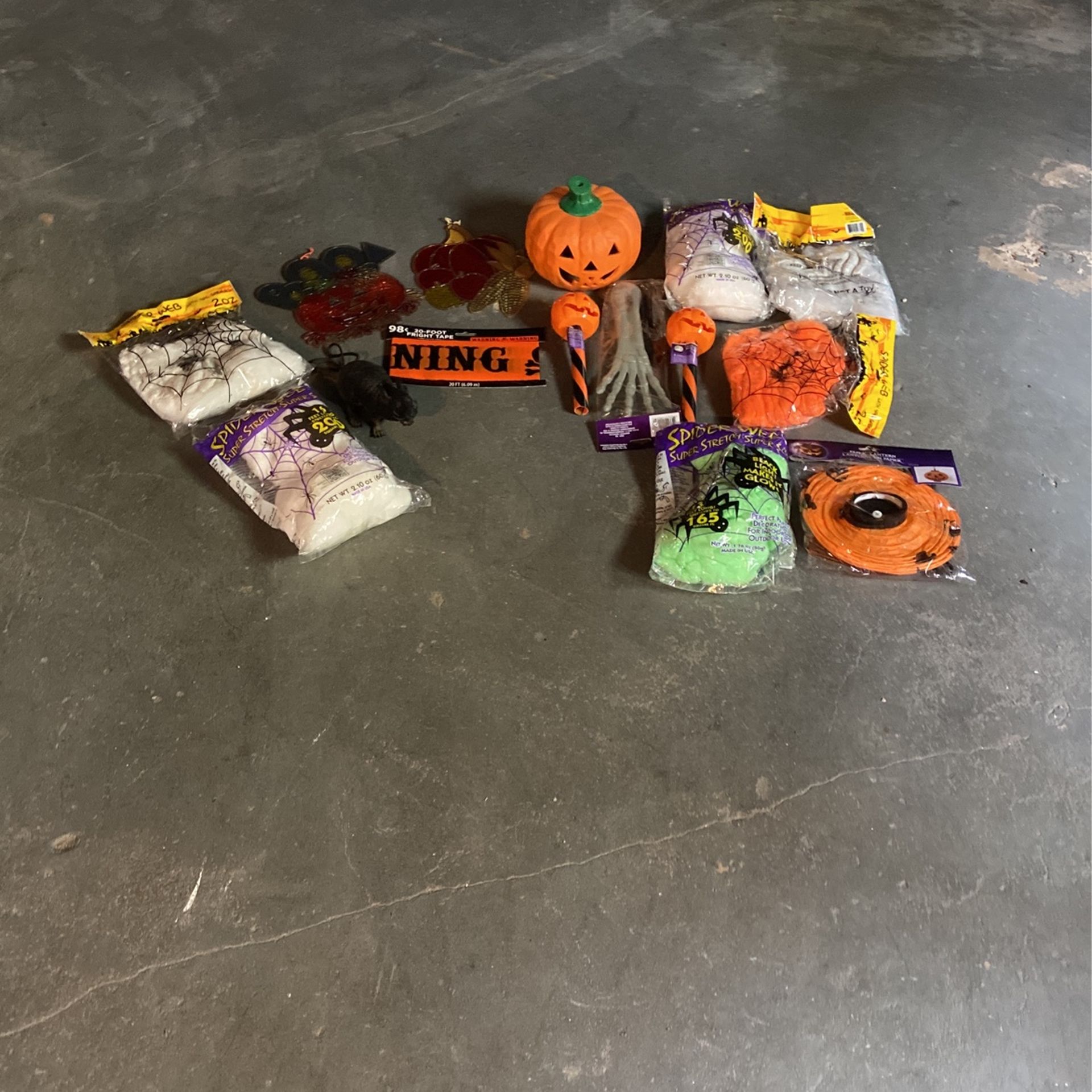 Assorted Halloween stuff decorations