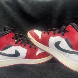 Air Jordan 1 Mid Red/White/Black – Great Condition – Size 5Y