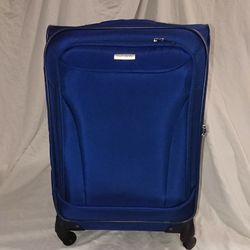 Samsonite Bartlett 24" Spinner Suitcase