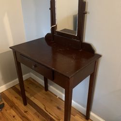 Vanity - Make Up Station