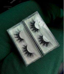 Strip eyelashes from ontario mills