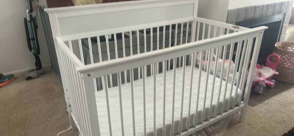 Baby Crib/Toddler Crib