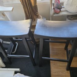 2 Counter Height Bar Stools