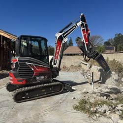 Bobcat E35 Mini Excavator – Enclosed Cab, Hydraulic Thumb, Fully Loaded