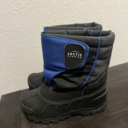 Big Kid Snow Boots Size 5 - Like New 