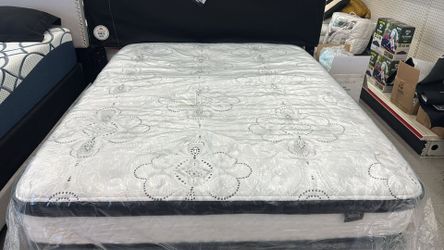 Chime 12 Inch Hybrid Queen Mattress M69731
