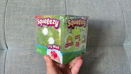 Squeeezy Glitter Dice Squishy Toy