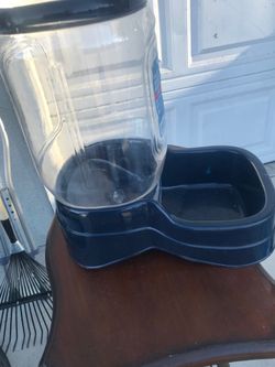 Dog food container
