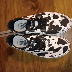 Women's Van's Brand New Size 7.5