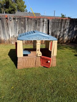 Step2 Neat & Tidy Kids Playhouse ā $100 OBO