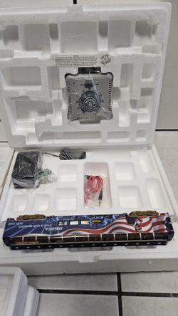 Bachmann Patriotic Train Set with Controller