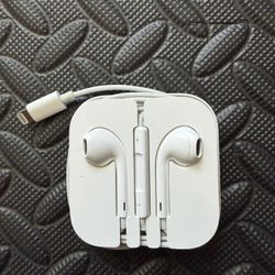 Apple EarPods With lightening connector
