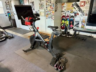 Generation 2 Peloton Bike Excellent Condition