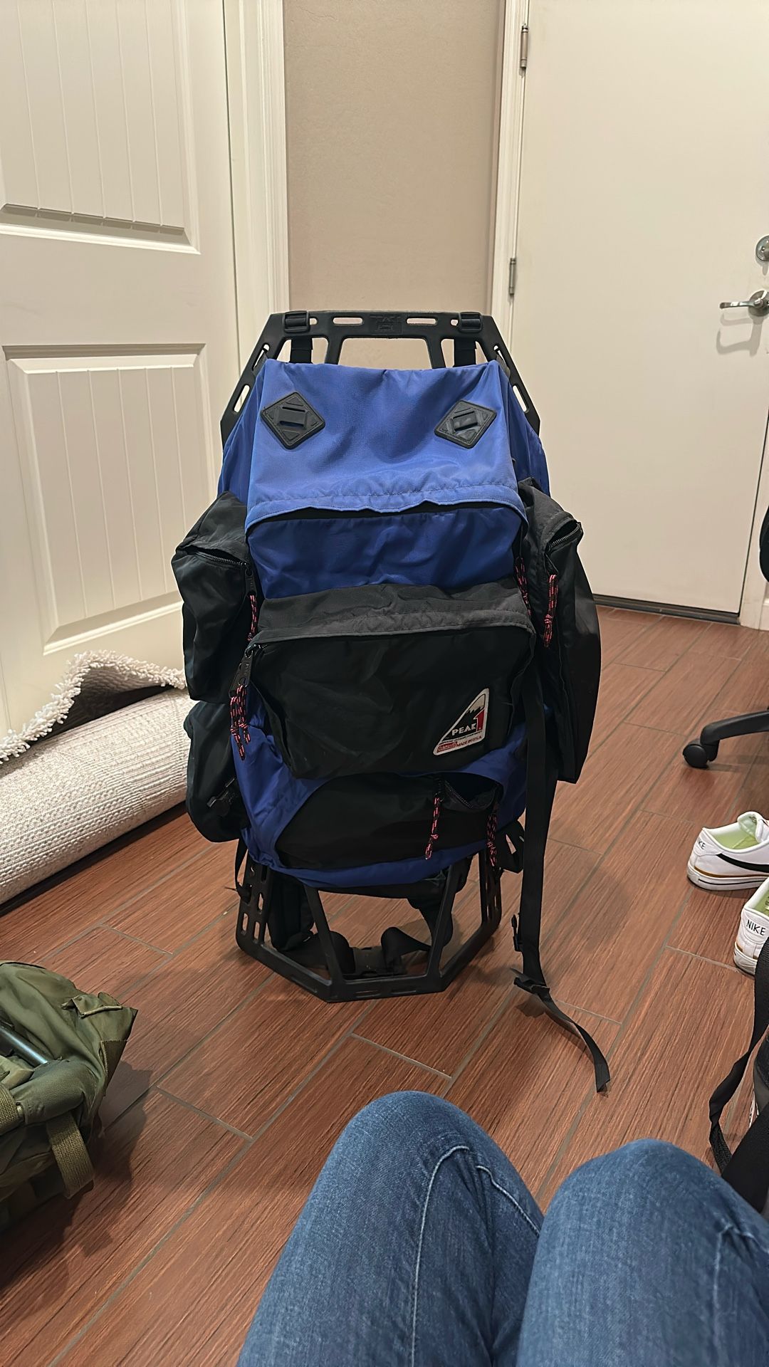 Coleman Peak 1 External Frame Hiking/ Backpacking Pack