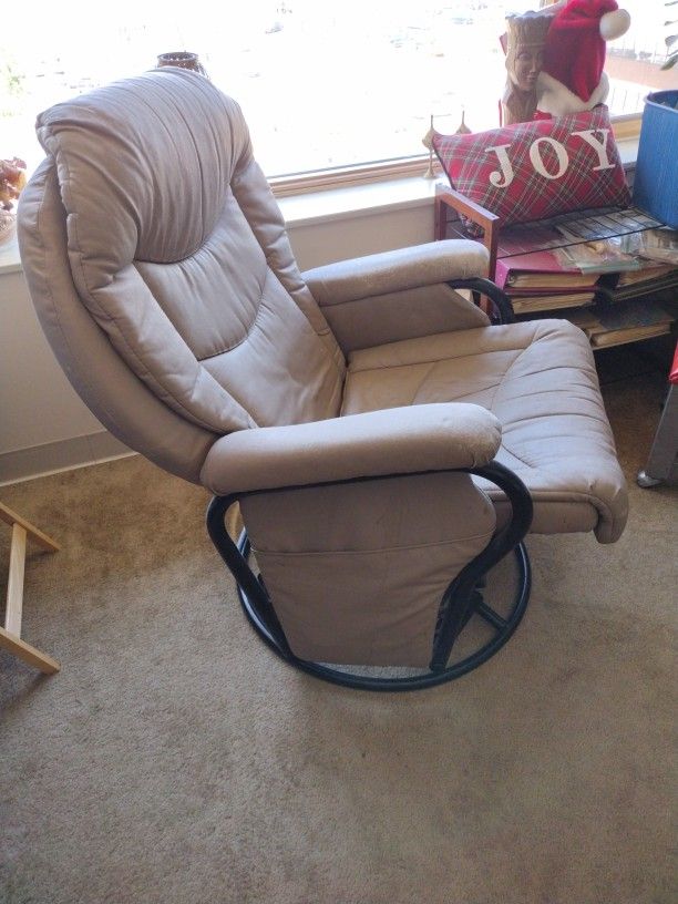 Rocking/Swivel Chair