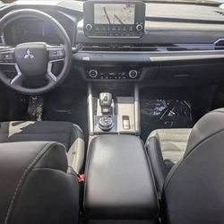 Mitsubishi Outlander 2023