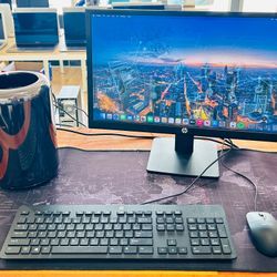 MAC PRO 2013 2.7Ghz 12-CORE 32GB RAM 2TB SSD AMD FIRE PRO D700 12GB VRAM Graphics