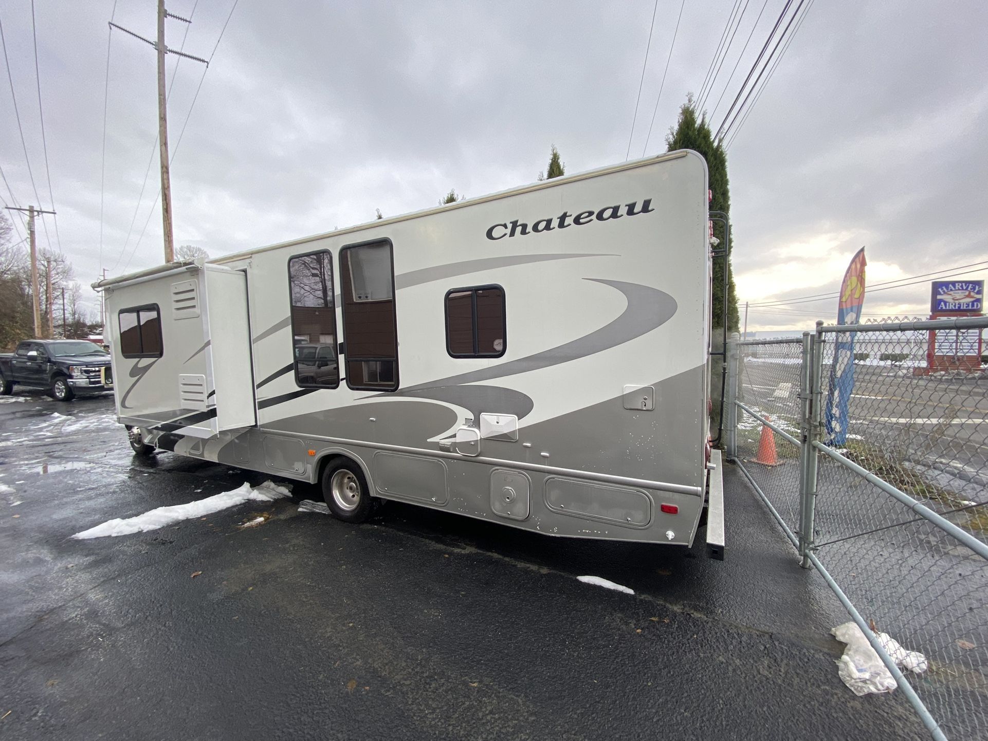 2006 Chateau by four winds class C with 2 slide outs ford E450 for Sale