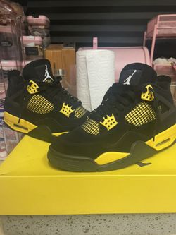 Size 9 Yellow Thunder Jordan 4 220 ObO