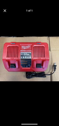 Milwaukee M18 Dual Bay SIMULTANEOUS Rapid Charger,18V   48-59-1802