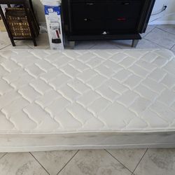 Hi-End Quality Made Twin Matress With Inner Springs And Quilted Cotton Top & Box Spring 60..00- Total For Both Firm