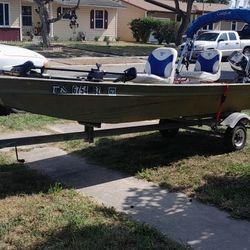 14' Foot John Boat, 6hrsp Yamaha, 40lb Thrust Trolling Motor, And trailor.
