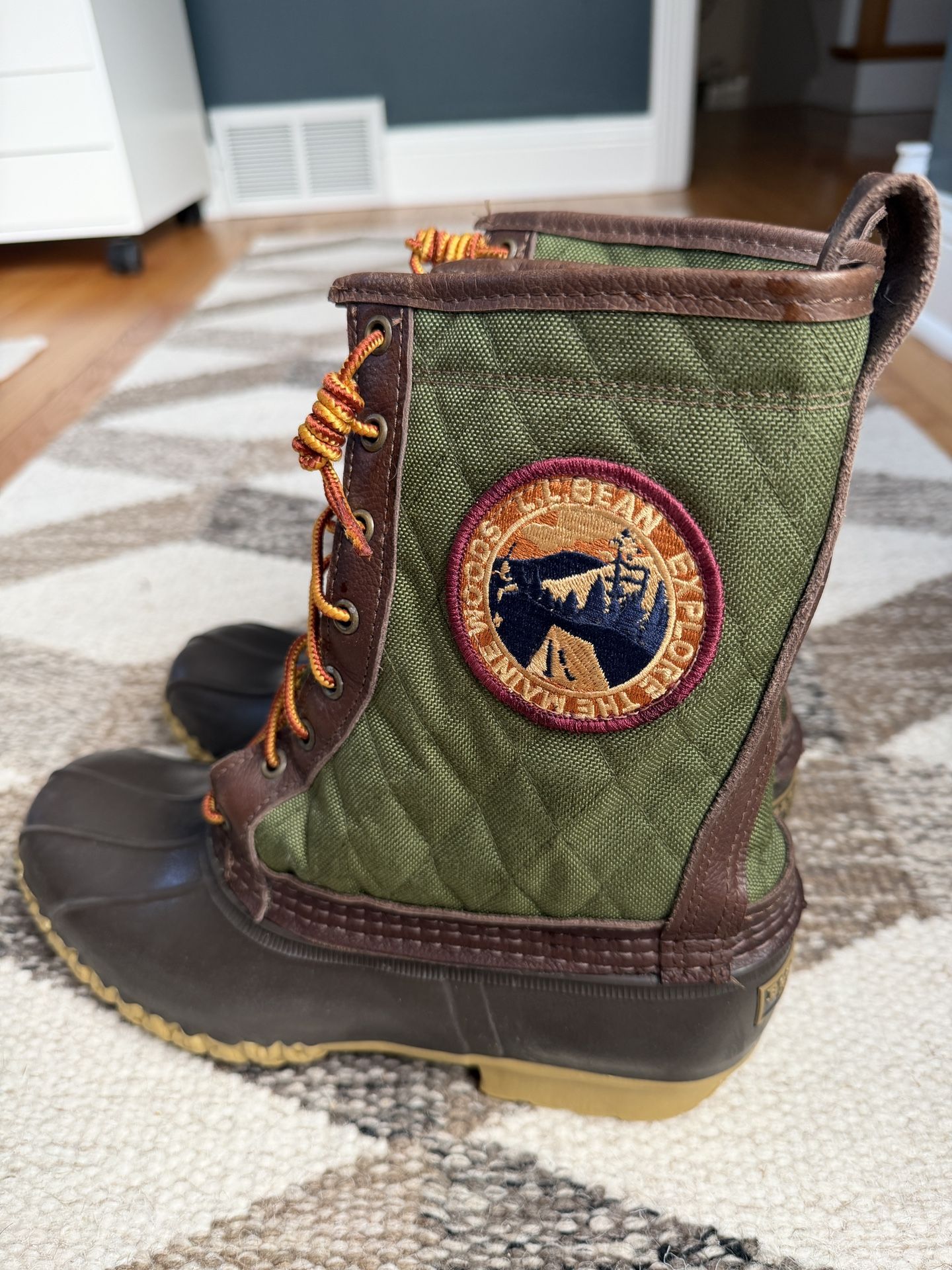LL Bean Signature Line Quilted Boots with Patch "Explore the Maine Woods" Men’s 9M