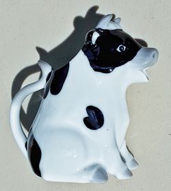 Henrikson import porcelain cow creamer