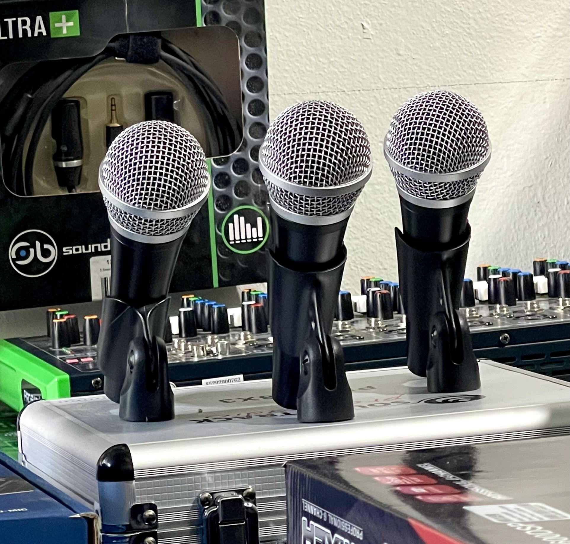 Three wired microphones with cables and case included. Perfect for bands, churches, venues, live performing, karaoke, DJs